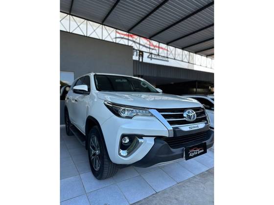 TOYOTA HILUX SW4 2020