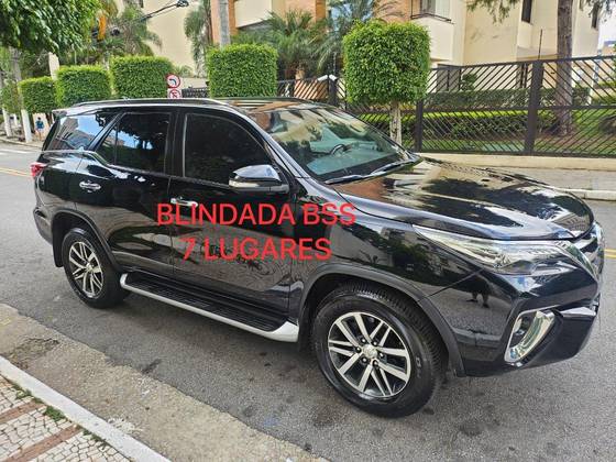 TOYOTA HILUX SW4 2017