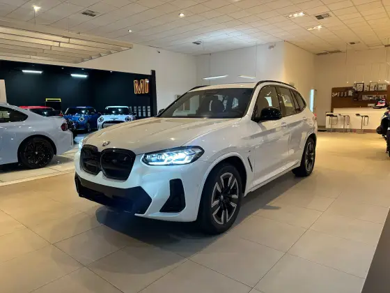 BMW iX3 2025