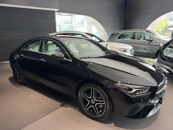 MERCEDES-BENZ CLA 200 2025