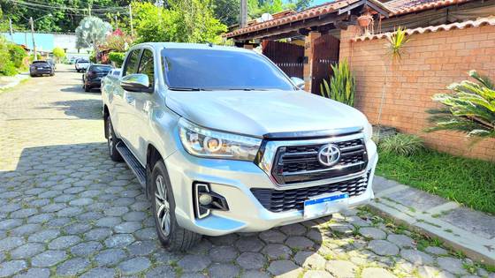 TOYOTA HILUX 2019