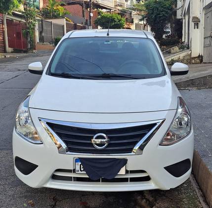 NISSAN VERSA 2017