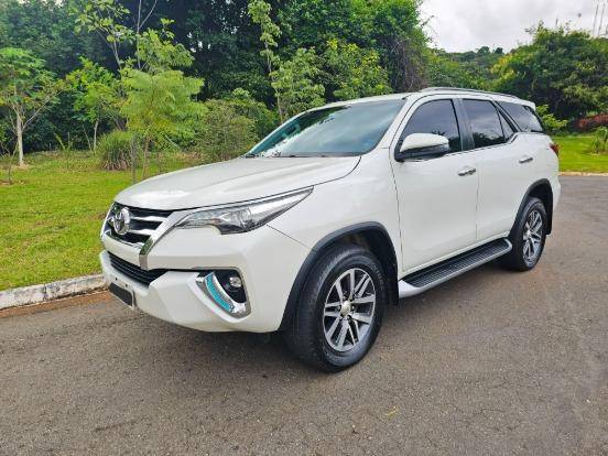 TOYOTA HILUX SW4 2019