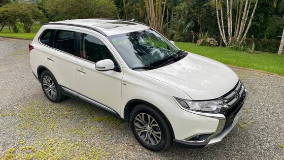 MITSUBISHI OUTLANDER 2016