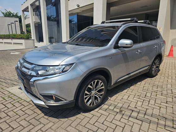 MITSUBISHI OUTLANDER 2016