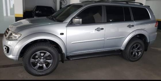MITSUBISHI PAJERO 2016