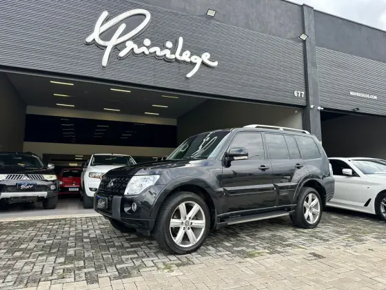 MITSUBISHI PAJERO FULL 2011