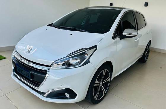 PEUGEOT 208 2018