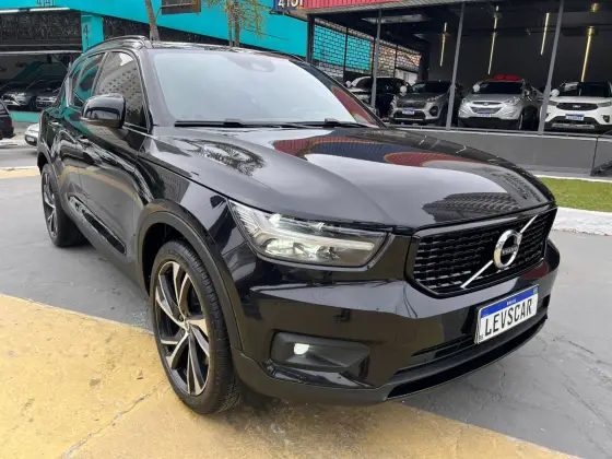 VOLVO XC40 2021