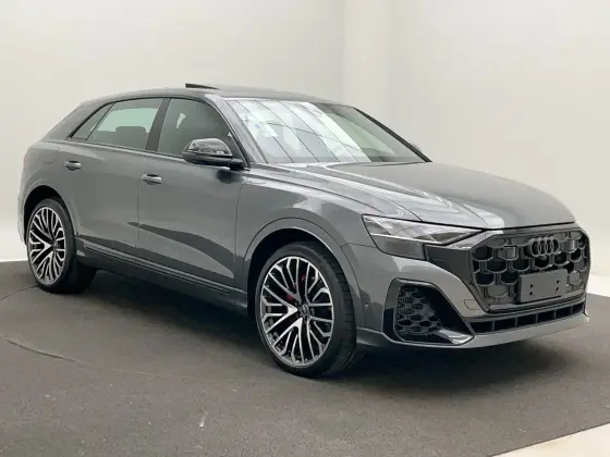 AUDI Q8 2025
