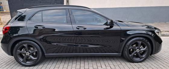 MERCEDES-BENZ GLA 200 2020