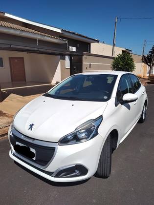 PEUGEOT 208 2017