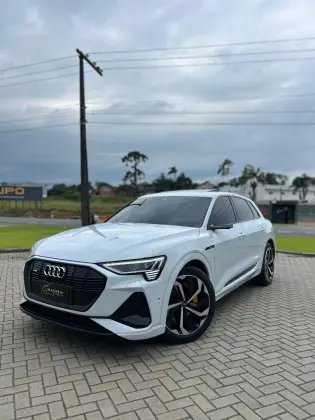 AUDI E-TRON 2021