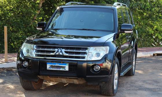 MITSUBISHI PAJERO FULL 2010