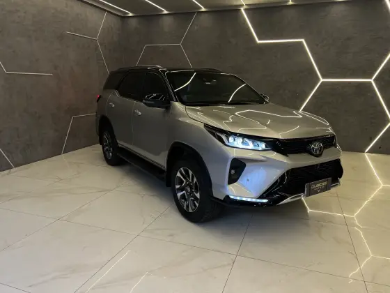 TOYOTA HILUX SW4 2022