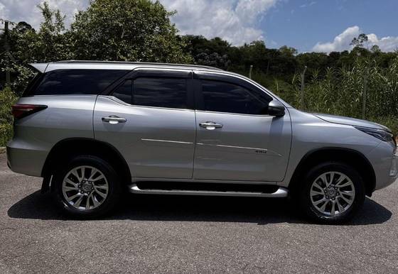 TOYOTA HILUX SW4 2021