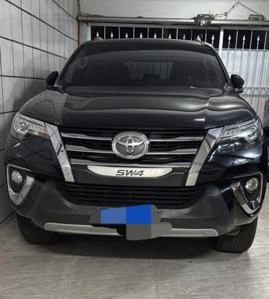TOYOTA HILUX SW4 2017