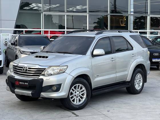 TOYOTA HILUX SW4 2014