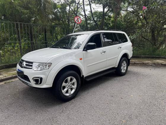 MITSUBISHI PAJERO 2016