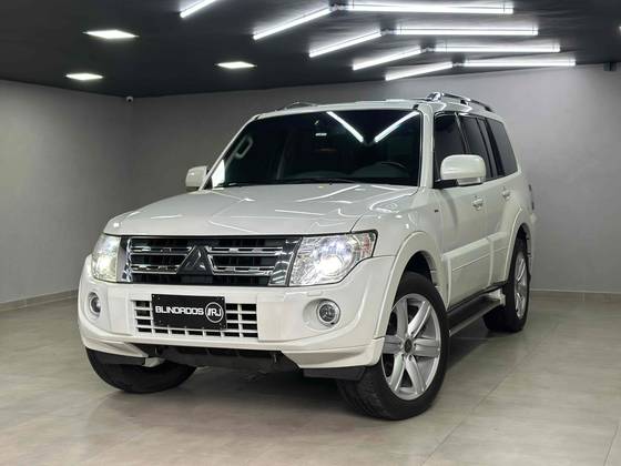 MITSUBISHI PAJERO FULL 2013