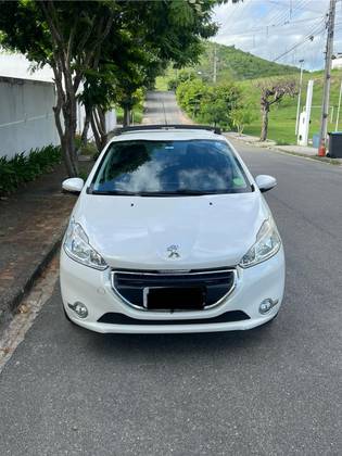 PEUGEOT 208 2015