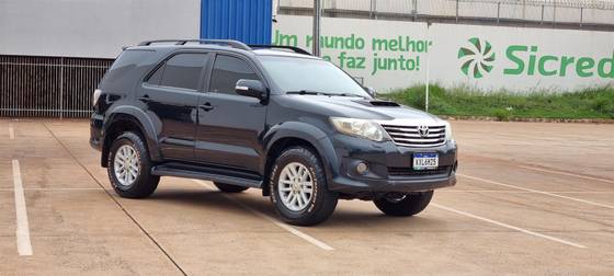 TOYOTA HILUX SW4 2012