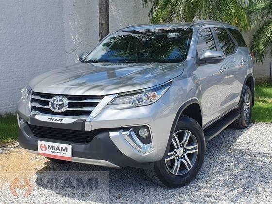 TOYOTA HILUX SW4 2019