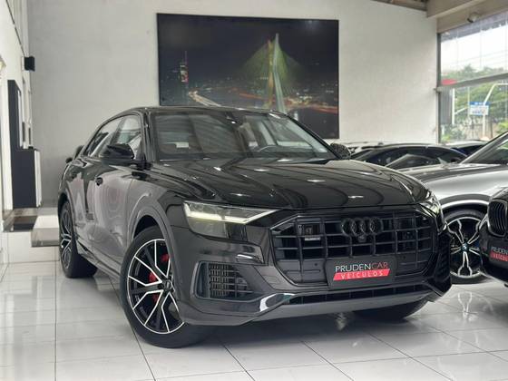 AUDI Q8 2019