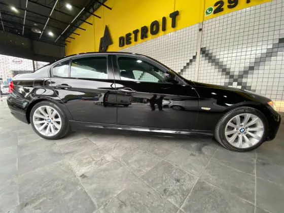 BMW 320i 2011