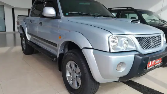 MITSUBISHI L200 2011