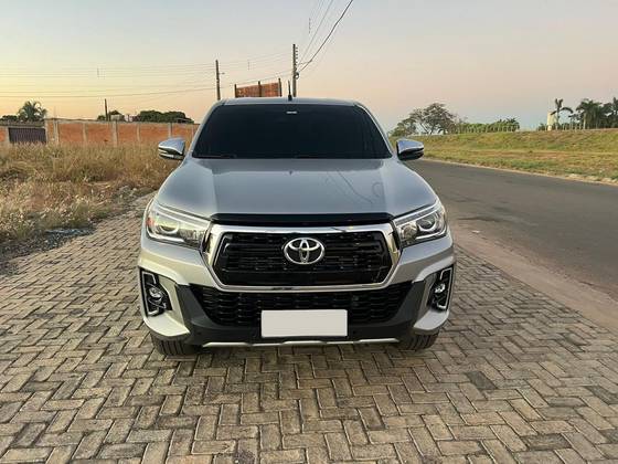 TOYOTA HILUX 2019