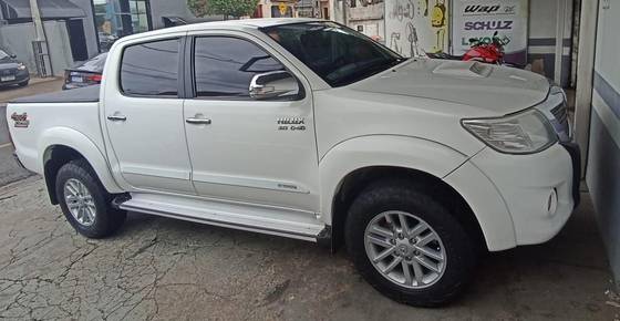 TOYOTA HILUX 2012