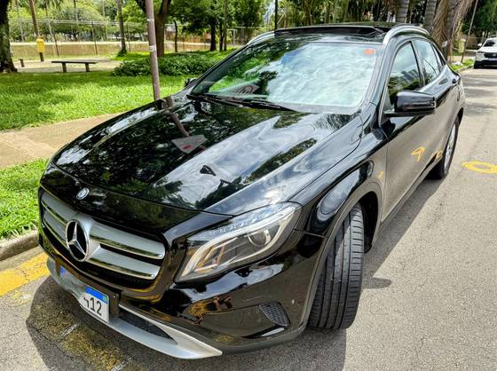 MERCEDES-BENZ GLA 200 2015