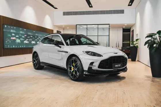 ASTON MARTIN DBX707 2025