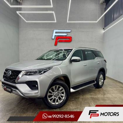 TOYOTA HILUX SW4 2023