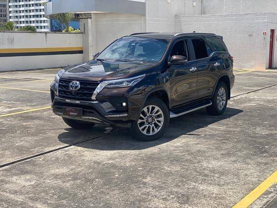 TOYOTA HILUX SW4 2024