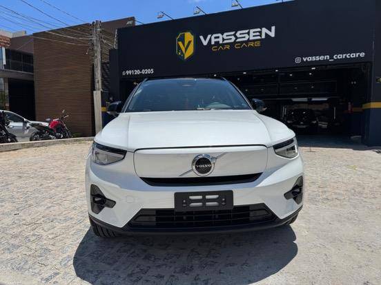 VOLVO XC40 2024