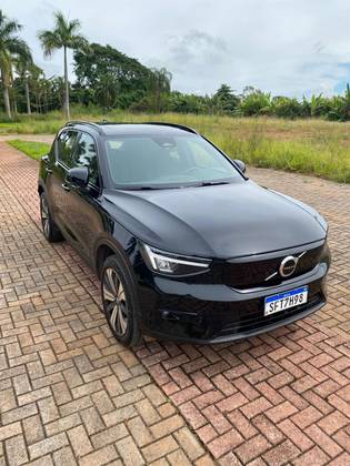 VOLVO XC40 2023