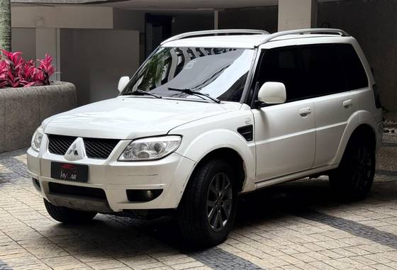 MITSUBISHI PAJERO TR4 2015