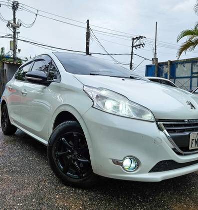 PEUGEOT 208 2014