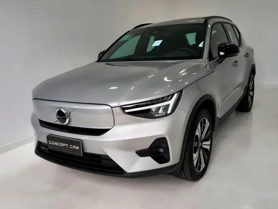 VOLVO XC40 2023
