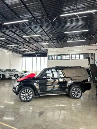 MITSUBISHI PAJERO FULL 2019