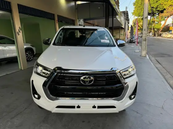 TOYOTA HILUX 2025