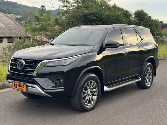 TOYOTA HILUX SW4 2022