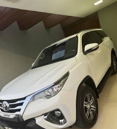 TOYOTA HILUX SW4 2017
