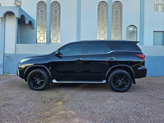 TOYOTA HILUX SW4 2019