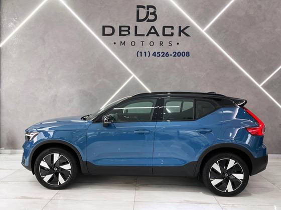 VOLVO XC40 2024