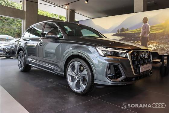 AUDI Q7 2025