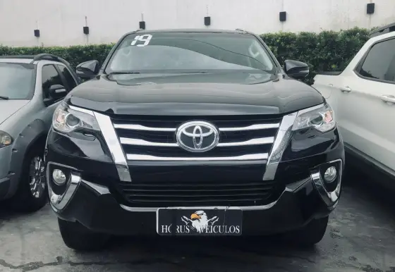 TOYOTA HILUX SW4 2019