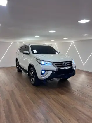 TOYOTA HILUX SW4 2020